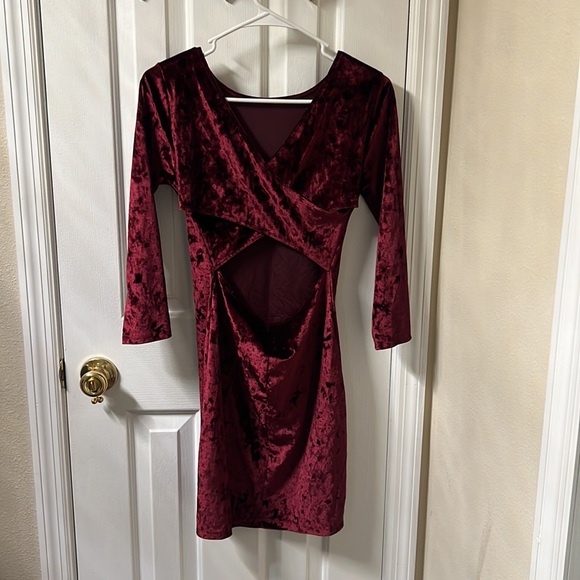 Burgundy velvet dress - Picture 2 of 4